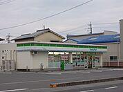 【コンビニエンスストア】ファミリーマート興津中町店まで300ｍ
