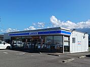 【コンビニエンスストア】ローソン新居浜滝の宮町店まで822ｍ