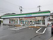 【コンビニエンスストア】ファミリーマート新居浜神郷店まで1100ｍ