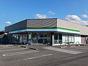 【コンビニエンスストア】ファミリーマート新居浜中村店まで550ｍ