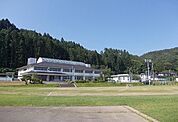 【小学校】湯元小学校まで350ｍ