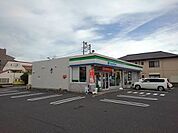 【コンビニエンスストア】ファミリーマート宇多津駅東店まで150ｍ