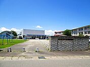 【小学校】米沢市立塩井小学校まで200ｍ