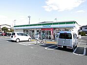 【コンビニエンスストア】ファミリーマート坪生町店まで400ｍ