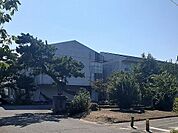 【小学校】四方小学校まで110ｍ