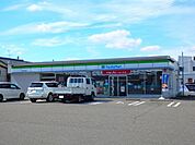 【コンビニエンスストア】ファミリーマート桑名安永東店まで850ｍ