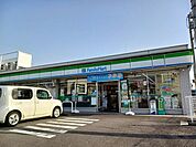【コンビニエンスストア】ファミリーマート松末店様まで290ｍ