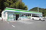 【コンビニエンスストア】ファミリーマート伊倉店まで180ｍ