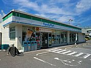 【コンビニエンスストア】ファミリーマート福川南町店まで1200ｍ