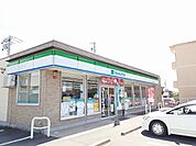 【コンビニエンスストア】ファミリーマート鈴鹿白子町店まで230ｍ