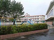 【小学校】小牧市立　味岡小学校まで700ｍ