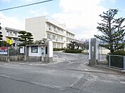 【小学校】防府市立新田小学校まで500ｍ