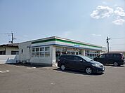 【コンビニエンスストア】ファミリーマート角田中島下店まで700ｍ