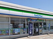 【コンビニエンスストア】ファミリーマート富山四方店まで130ｍ