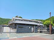 【小学校】東近江市立箕作小学校まで700ｍ