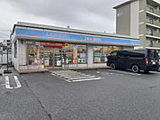 【コンビニエンスストア】ローソン荒江1丁目店まで450ｍ