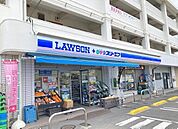 【コンビニエンスストア】ローソンスリーエフ栄飯島店まで245ｍ