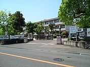 【小学校】稙田小学校まで700ｍ