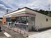 【コンビニエンスストア】セブンイレブン川俣町鶴沢宮前店まで550ｍ