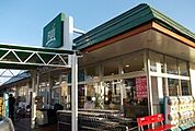 【スーパー】ＦＵＪＩスーパー塚原店まで400ｍ