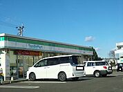 【コンビニエンスストア】ファミリーマート高鍋小鶴店まで700ｍ
