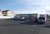 【コンビニエンスストア】ファミリーマート新屋店まで450ｍ