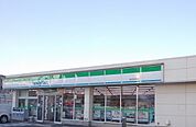 【コンビニエンスストア】ファミリーマート清水町伏見店まで700ｍ