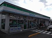 【コンビニエンスストア】ファミリーマートさんまで1600ｍ