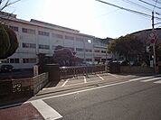 【小学校】八万小学校まで950ｍ