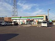 【コンビニエンスストア】ファミリーマート新居浜郷店様まで750ｍ
