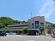 【市役所・区役所】砥部町役場様まで800ｍ