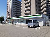 【コンビニエンスストア】ファミリーマート竹原店様まで300ｍ