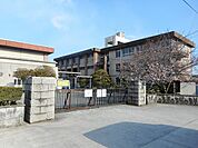 【小学校】御野小学校まで850ｍ