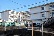 【小学校】坂本小学校まで900ｍ