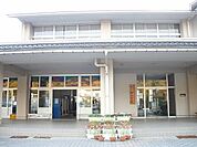 【小学校】鳥取市立中ノ郷小学校まで650ｍ