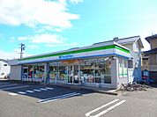【コンビニエンスストア】ファミリーマート桑名松ノ木東店まで750ｍ