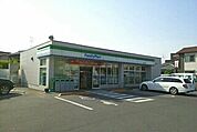 【コンビニエンスストア】ファミリーマート鶴市明見店さんまで560ｍ