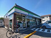 【コンビニエンスストア】ファミリーマート鶴市明見店さんまで750ｍ