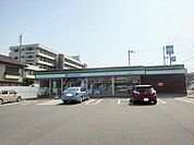 【コンビニエンスストア】ファミリーマート丸亀土器町東店まで700ｍ
