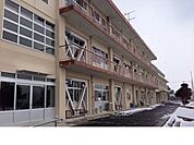 【小学校】福島市立湯野小学校まで350ｍ