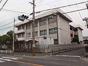 【小学校】丸亀市立郡家小学校まで500ｍ