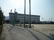 【小学校】氷見小学校様まで150ｍ