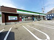 【コンビニエンスストア】ファミリーマート柳屋白水東店まで500ｍ
