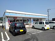 【コンビニエンスストア】ローソン宇多津東分店まで700ｍ