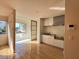 シャルール 102 1階ワンルームのリビング/ダイニング