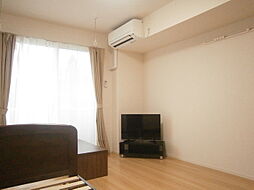 コスモポリタン 102 1階ワンルームのリビング/ダイニング