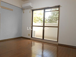 メゾン・ド・モンマルトル 102 1階ワンルームのリビング/ダイニング