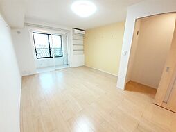 サニーガーデンI 203 2階ワンルームのリビング/ダイニング