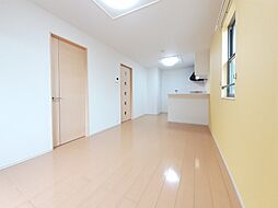 サンエスポアールVI 202 2階2LDKのリビング/ダイニング