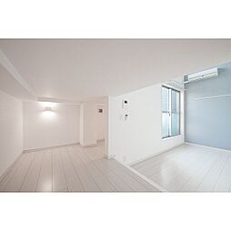 ラフェリオ 101 1階ワンルームのリビング/ダイニング